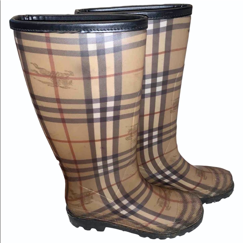 MAKE OFFER Like new burberry rain size womans 7/37